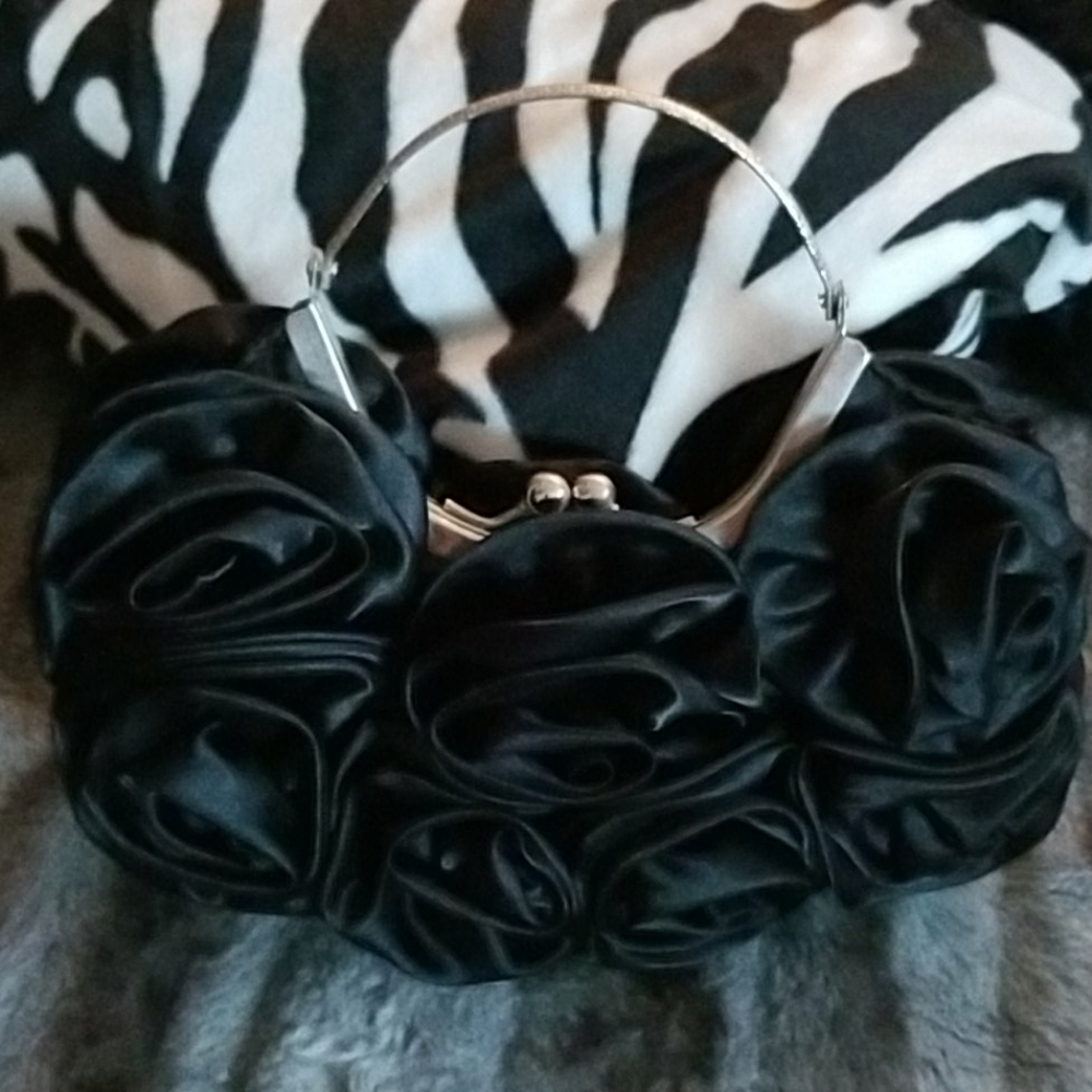 Gloves - Picture 3 of 5